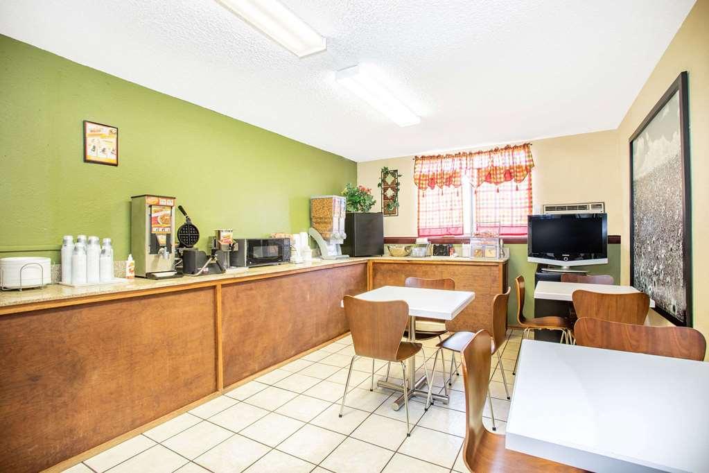 Super 8 By Wyndham Craig Hotel Faciliteter billede