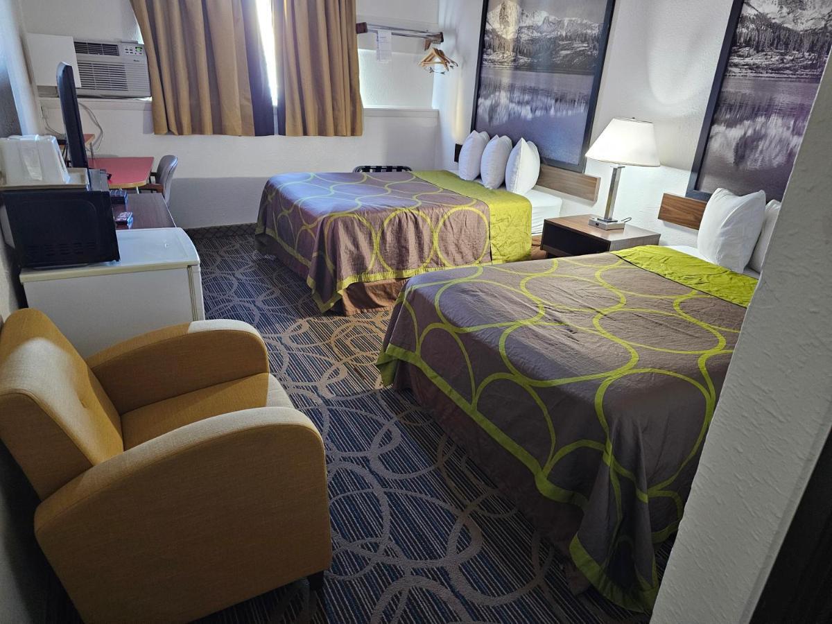 Super 8 By Wyndham Craig Hotel Eksteriør billede